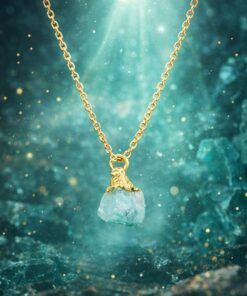 Natürliche Kristallkette mit Türkis-Rohstein-Anhänger in goldfarbener Fassung